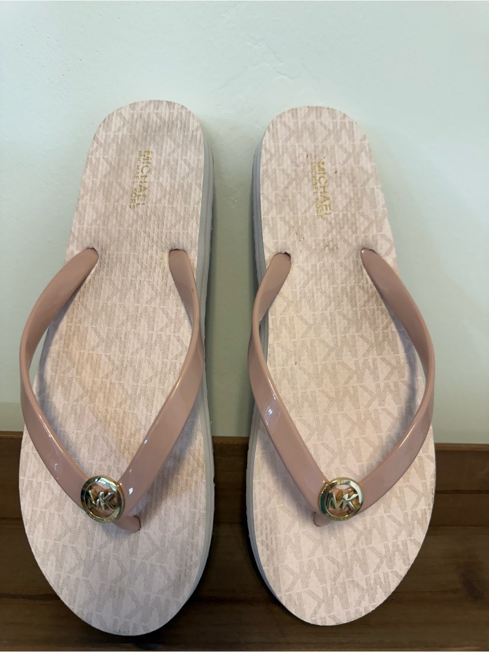 Michael Kors MK Logo Pink Flip Flops Sandals Women’s 10M